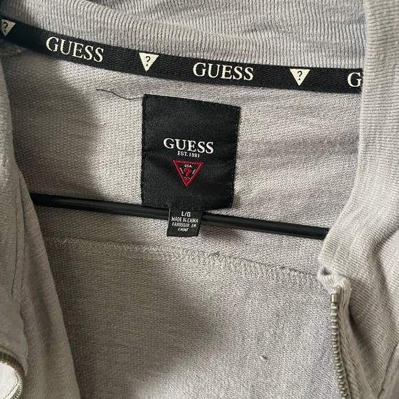 Men's guess sweatshirt. - Picture 2 of 3